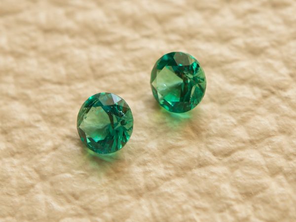 emerald-pair-round